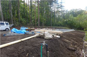 敷地北東側から南西方向を撮影(2025年10月18日撮影)