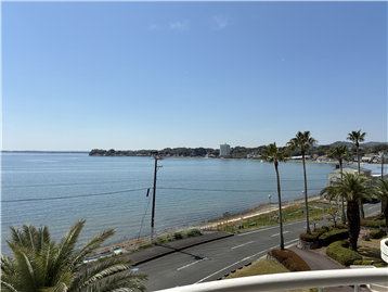 バルコニーから南西方向に浜名湖を望む