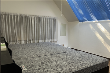 洋室1／２階（南西方向を撮影）