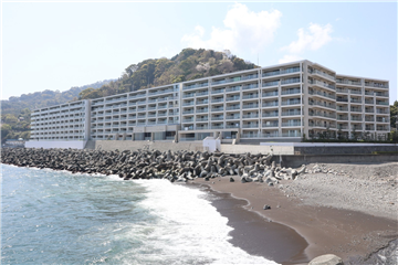 マンション外観／湯河原海浜公園側より撮影