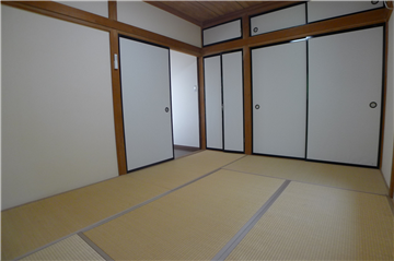 和室(入口方向を撮影)