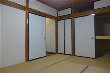 和室(入口方向を撮影)