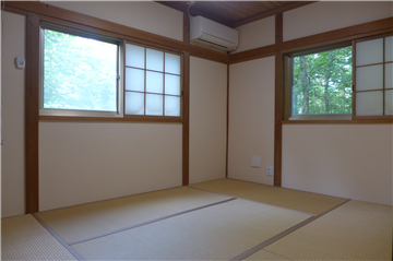 和室(北東方向を撮影)