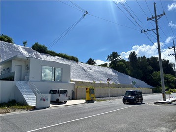 前面道路／北東側より撮影