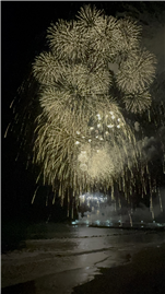 バルコニーから鴨川市民花火大会を望む