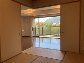 和室からリビングを撮影