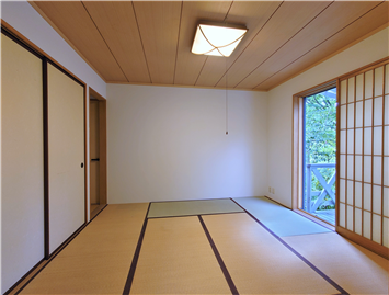 和室をLDK側より撮影