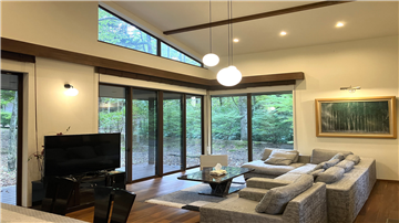 リビング・ダイニング(ウッドデッキ方向を撮影)