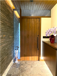 玄関(ホールから撮影)