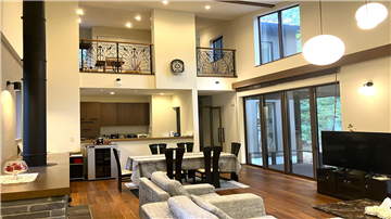 吹抜けのあるリビング・ダイニング