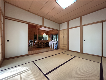 LDKと隣接する和室1/北西方向を撮影