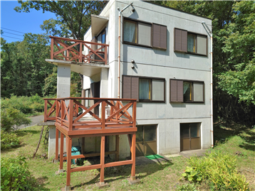 建物外観を南東側より撮影