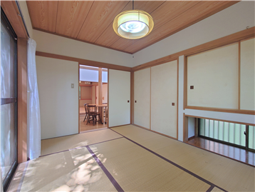 和室2の南東角よりLDK方向