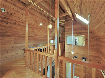 フリースペースの南角より吹抜方向