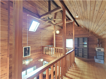 フリースペースの北角より吹抜方向