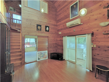 LDKの玄関側よりサンルーム方向