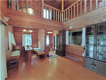 LDKの東角より玄関方向