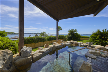 隣接する会員制ホテルの大浴場露天風呂