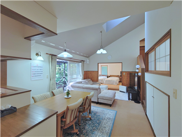 玄関ホール側より洋室方向