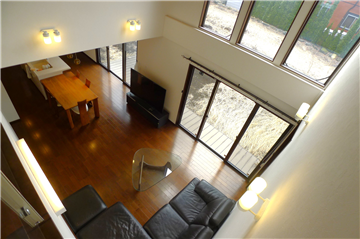 洋室2よりLDKを撮影