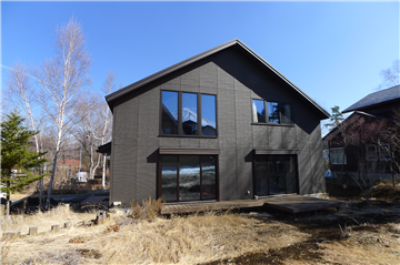 建物外観（南西側から撮影）