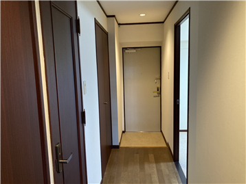 玄関ホールをLDK入口より撮影：リフォーム・補修等前