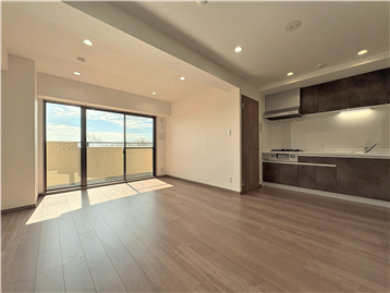 LDKを北角よりバルコニー方向