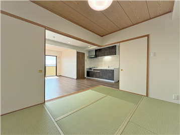 和室の北角よりLDK方向