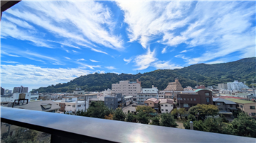南東方向の眺望／雄大な山景色を望みます