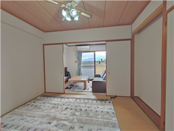 和室と洋室をキッチン側より