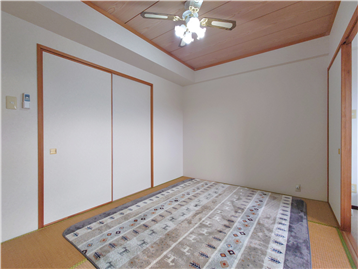 和室を西角より