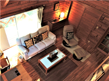 2階フリースペースよりリビングダイニングを撮影