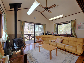 薪ストーブのあるリビング