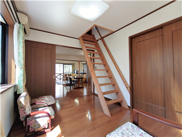 洋室の南東側角よりLDK方向