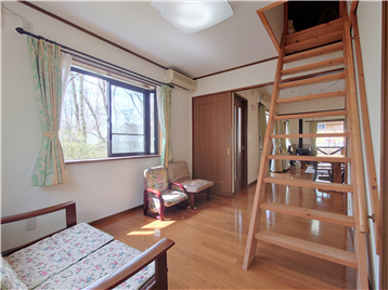 洋室の北東側角よりLDK方向