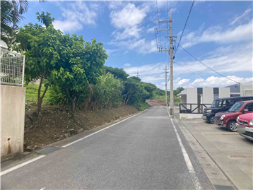 東側接道から北方向を撮影(敷地は左側)