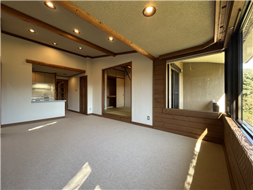 南西・南東から自然光が差し込むLDK