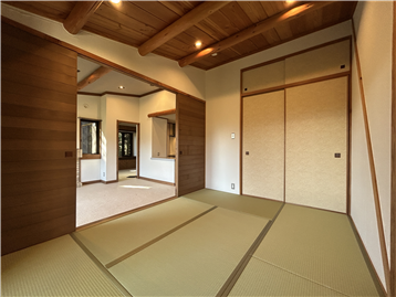 和室からLDKを撮影