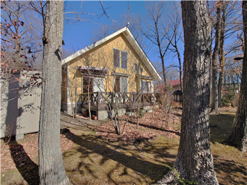 敷地内南側より建物方向