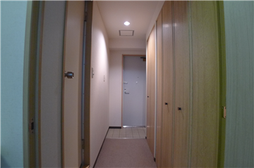 廊下/玄関方向を撮影