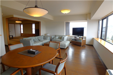 リビング・ダイニング／窓から和室方向を撮影