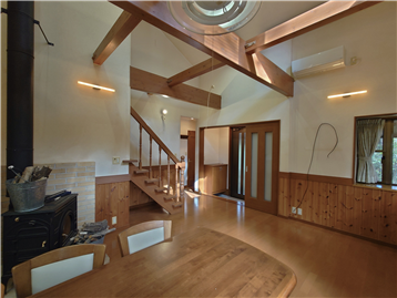 LDの西角より玄関方向