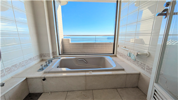 浴室/2階浴室から眺望を愉しめます