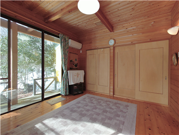 洋室2を東側角より