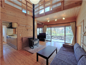 リビングの北西角よりデッキ方向