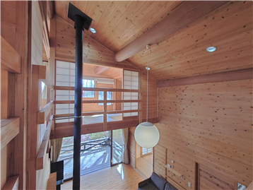 リビング上部に設けた吹抜