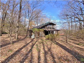 敷地内南西側より建物方向