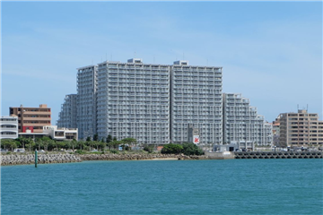 南側フィッシャリーナからの物件左からレフト・センター・ライト