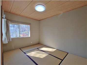 和室2を居室入口側より