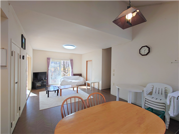 LDKの東側角より和室2方向